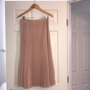 Beautiful pleated skirt by Club Monaco midi